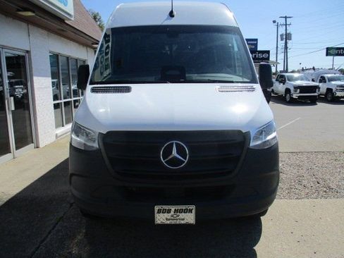 Used 2025 Mercedes-Benz Sprinter 2500 image 2