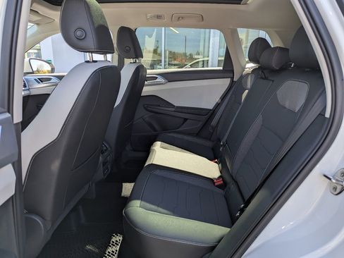 New 2026 Volkswagen Taos SE image 27