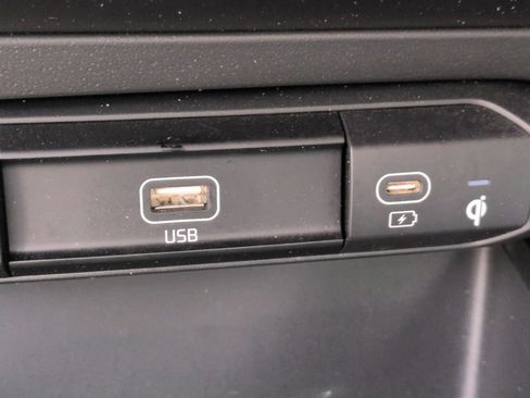 Certified 2023 Kia Niro EX FWD image 27