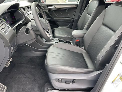 Used 2023 Volkswagen Tiguan SE R-Line AWD/4WD image 6