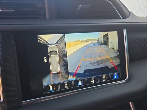 Used 2024 GMC Yukon XL Denali image 11