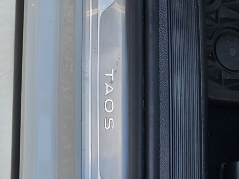 Certified 2023 Volkswagen Taos SE FWD image 34