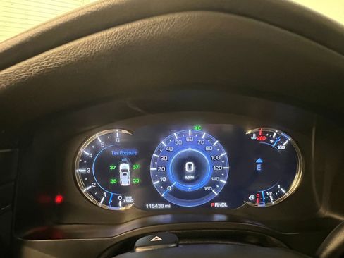 Used 2018 Cadillac Escalade Premium Luxury image 18