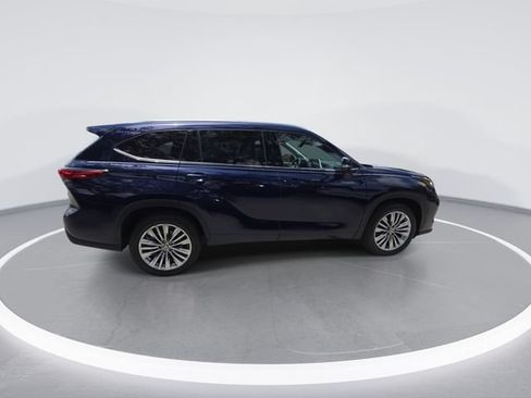 Used 2023 Toyota Highlander Platinum FWD image 8