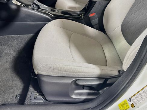 Used 2021 Toyota Corolla LE FWD image 18
