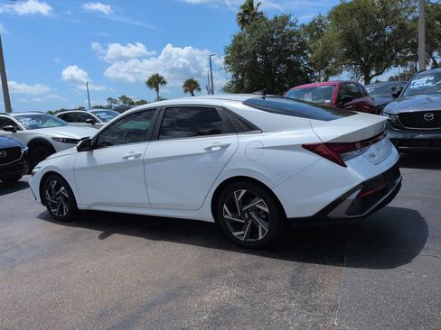 Used 2024 Hyundai Elantra Limited FWD image 6