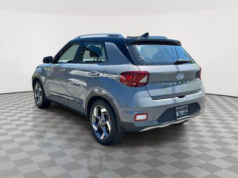 Used 2022 Hyundai Venue Limited FWD image 5