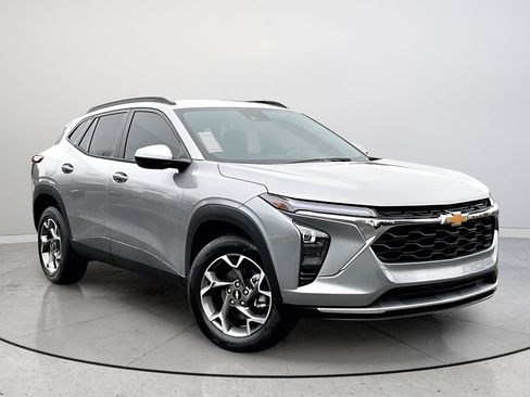 Used 2026 Chevrolet Trax LT w/ Driver Confidence Package FWD image 1