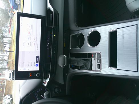 Used 2025 Toyota Sienna XLE image 26