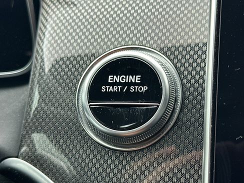 Used 2025 Mercedes-Benz GLC 350e 4MATIC image 34