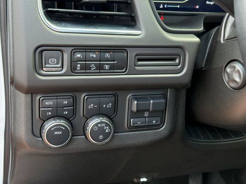 Used 2023 Chevrolet Tahoe Z71 w/ Luxury Package AWD/4WD image 12