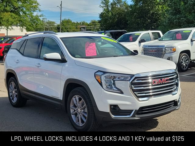 Used 2024 GMC Terrain SLT AWD/4WD image 3