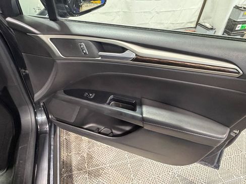Used 2014 Ford Fusion SE w/ Equipment Group 202A FWD image 14