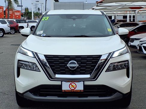 Used 2023 Nissan Rogue SV image 2