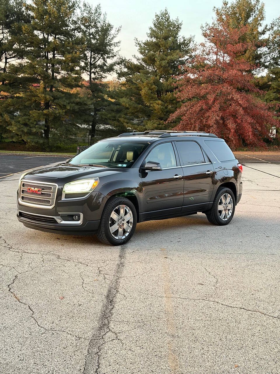 Used 2017 GMC Acadia Limited SLT AWD/4WD image 3