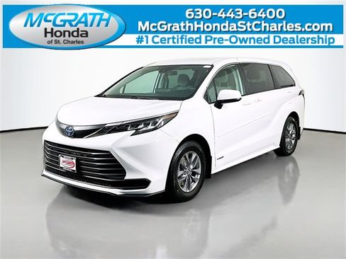 Used 2021 Toyota Sienna LE image 1