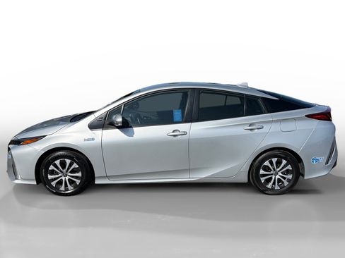 Used 2022 Toyota Prius Prime XLE FWD image 2