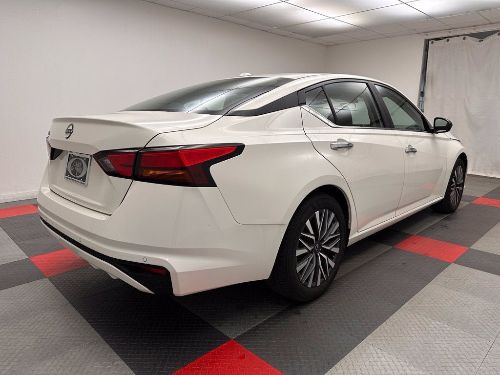 Used 2025 Nissan Altima 2.5 SV FWD image 6
