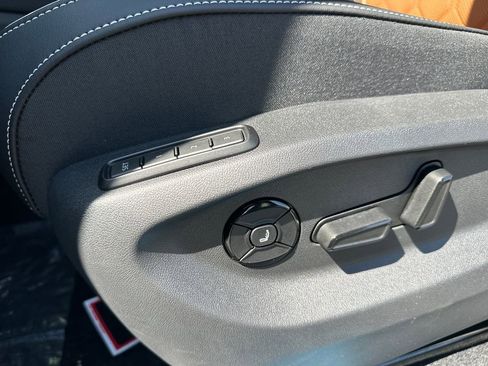 New 2026 Volkswagen Tiguan SEL R-Line AWD/4WD image 9