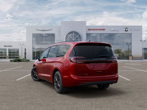 New 2027 Chrysler Pacifica Limited w/ S Appearance Package FWD image 3