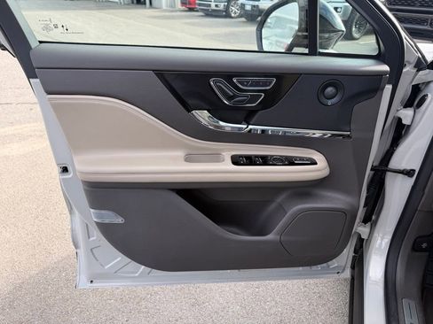 Used 2022 Lincoln Corsair Reserve w/ Equipment Group 201A image 7