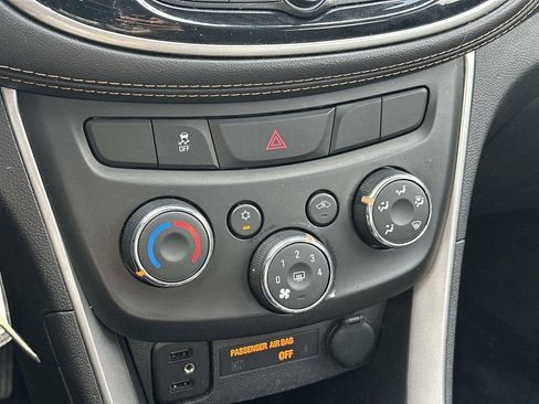 Used 2020 Chevrolet Trax LS image 29