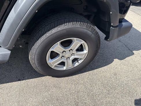 Used 2022 Jeep Wrangler Unlimited Sport image 12