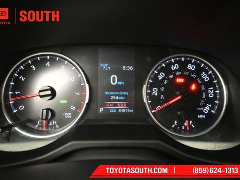 Used 2021 Toyota RAV4 XLE AWD/4WD image 32