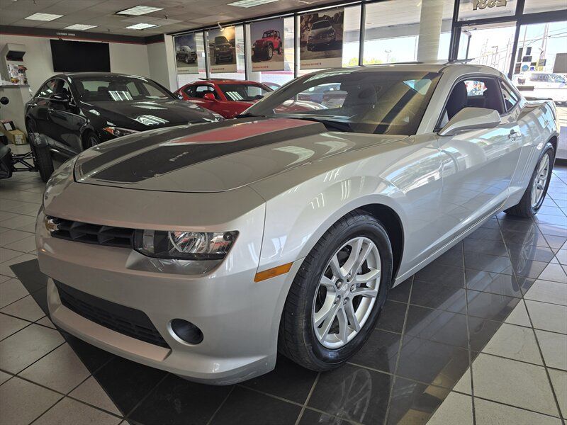 Used 2015 Chevrolet Camaro LT RWD image 1