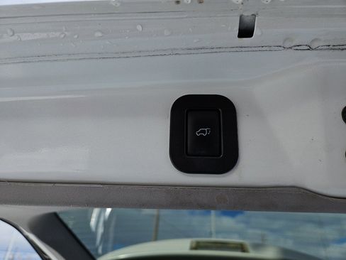 Used 2016 Toyota Sienna XLE image 18