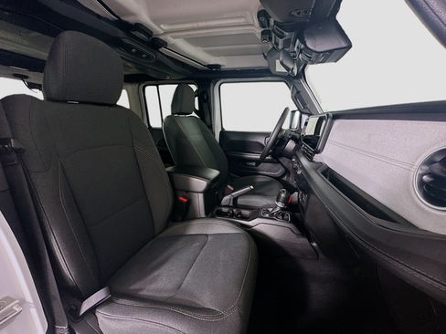 Used 2024 Jeep Wrangler Unlimited Sahara AWD/4WD image 30