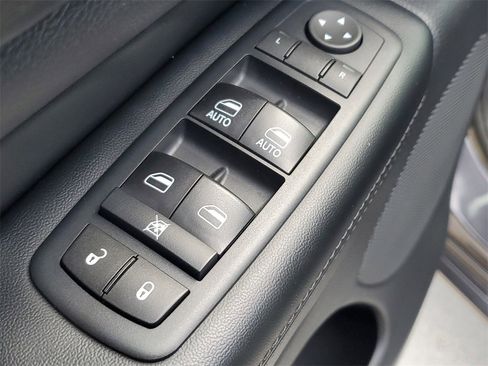 Used 2017 Jeep Grand Cherokee Altitude image 24