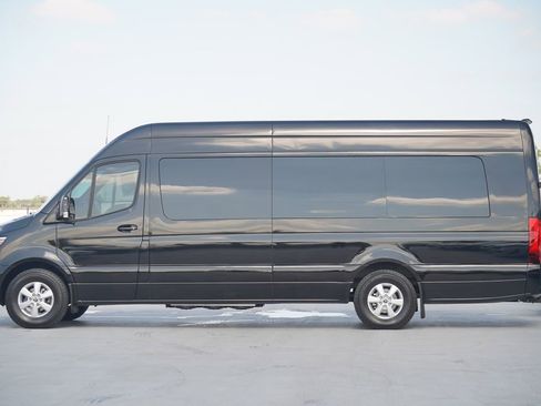Used 2022 Mercedes-Benz Sprinter 2500 image 4