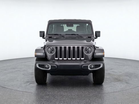 Used 2025 Jeep Wrangler Sahara image 2