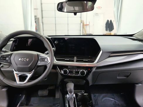 Used 2025 Chevrolet Trax ACTIV w/ Driver Confidence Package image 30