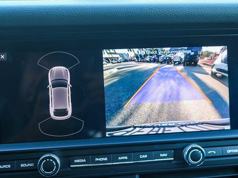 Used 2020 Porsche Macan S image 25