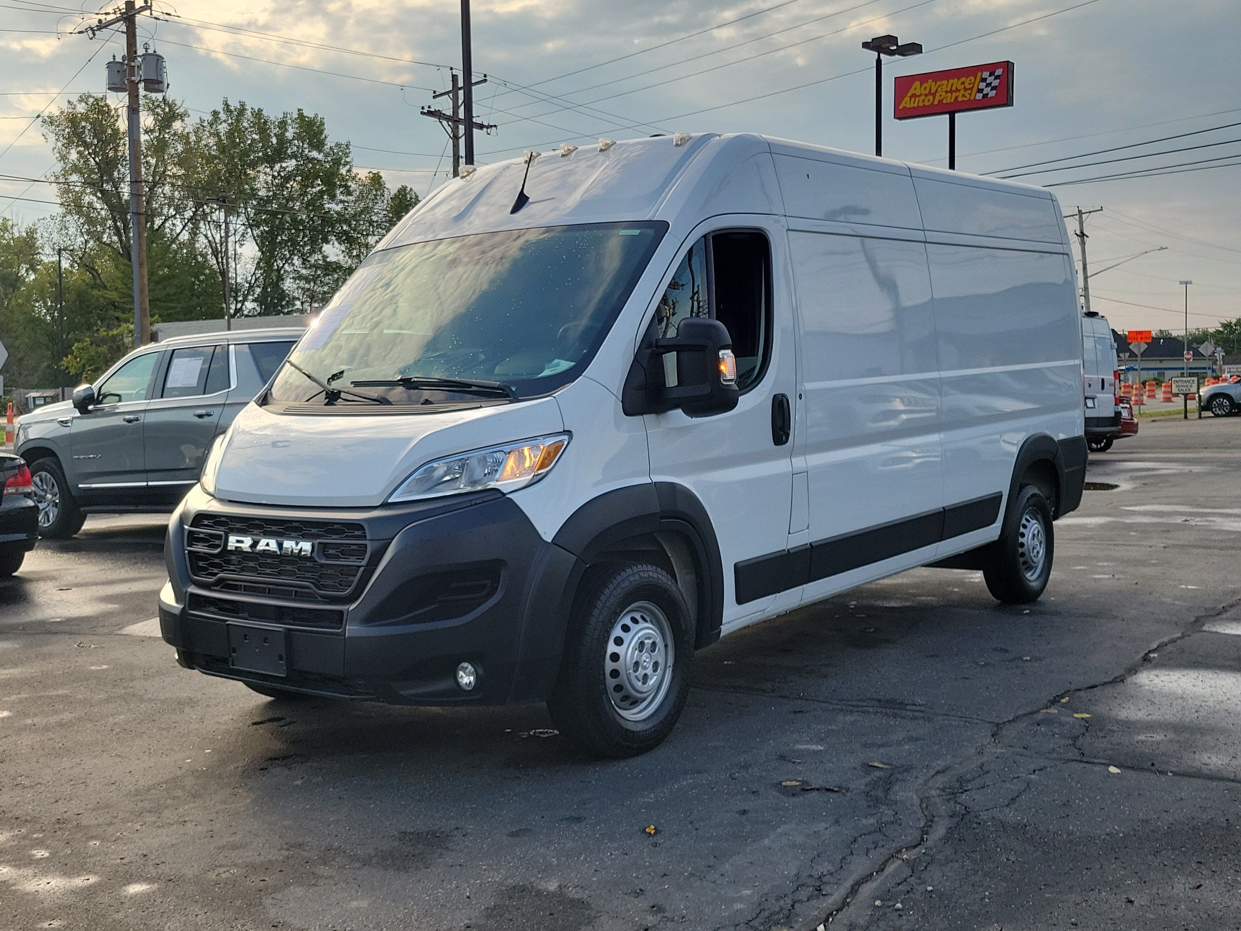 Used 2024 RAM ProMaster 2500 w/ Convenience Group FWD image 2