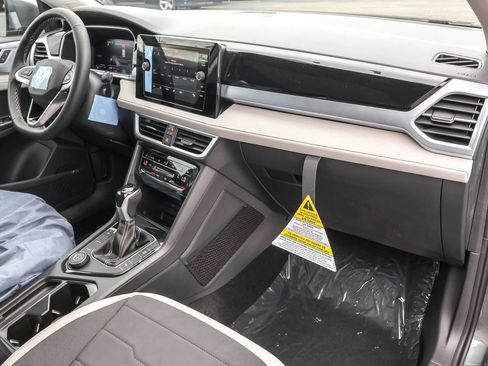 New 2025 Volkswagen Taos SE image 40