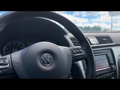 Used 2013 Volkswagen Passat 2.5 SE FWD image 9