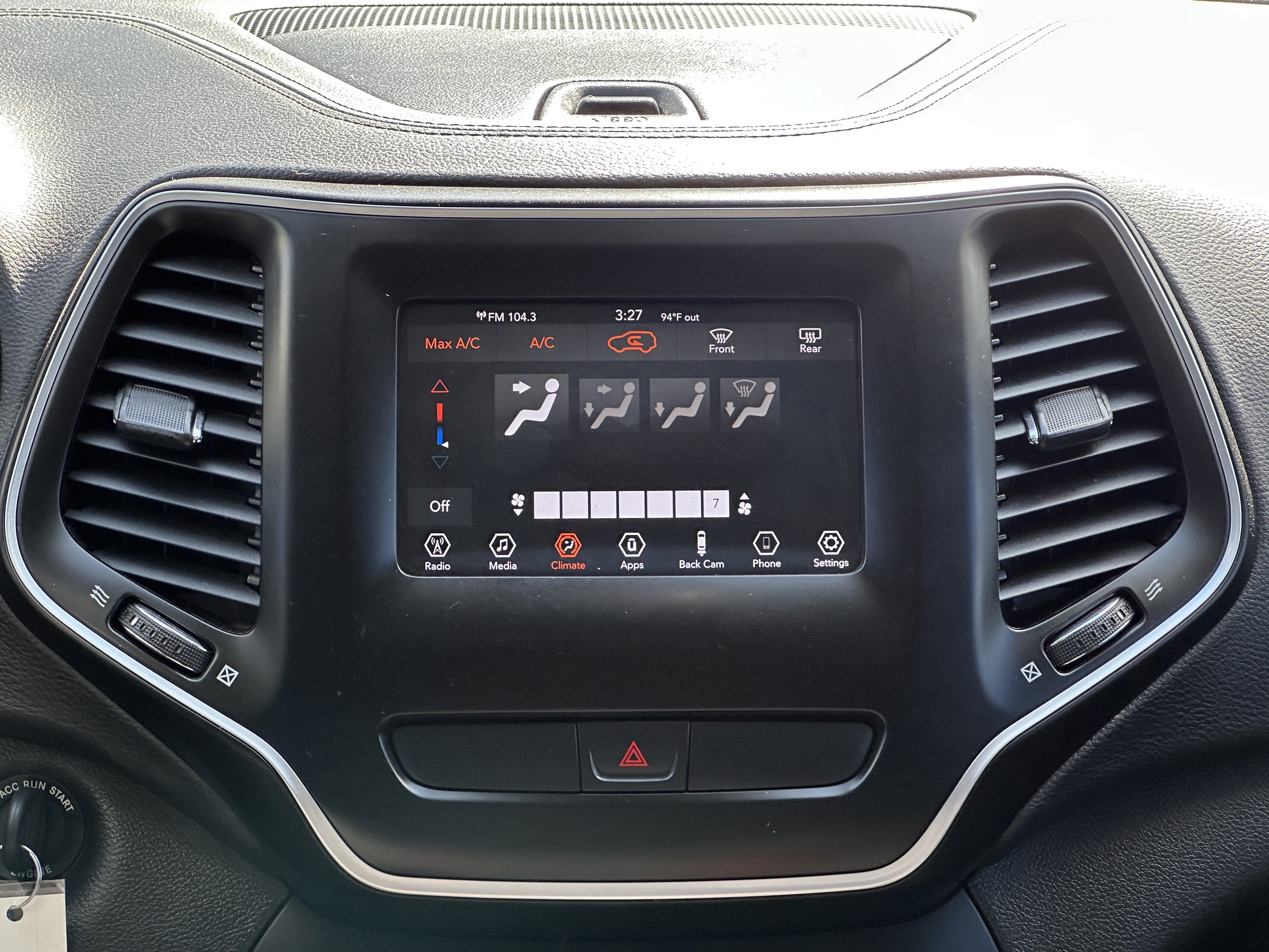 Used 2019 Jeep Cherokee Latitude w/ Popular Appearance Group FWD image 16