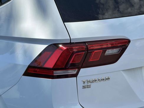 Used 2021 Volkswagen Tiguan SE AWD/4WD image 9