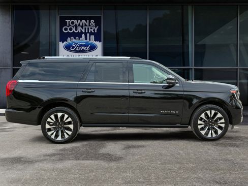 Used 2025 Ford Expedition Max Platinum w/ Driver's Package AWD/4WD image 2