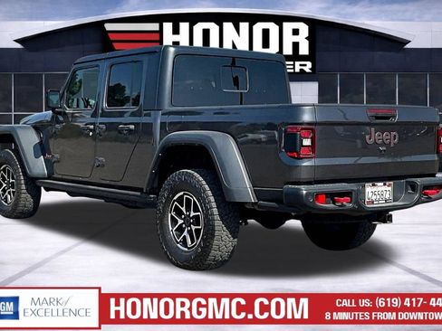 Used 2024 Jeep Gladiator Rubicon w/ Technology Group AWD/4WD image 4