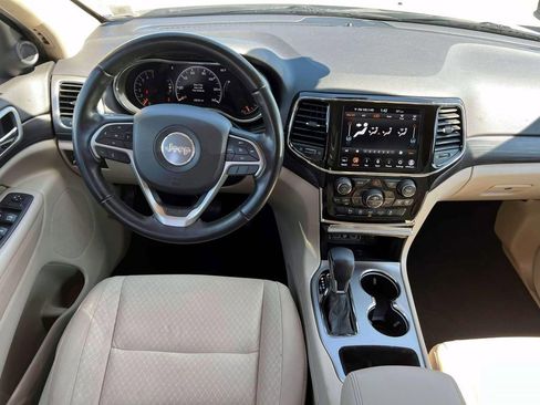Certified 2022 Jeep Grand Cherokee Laredo E AWD/4WD image 14