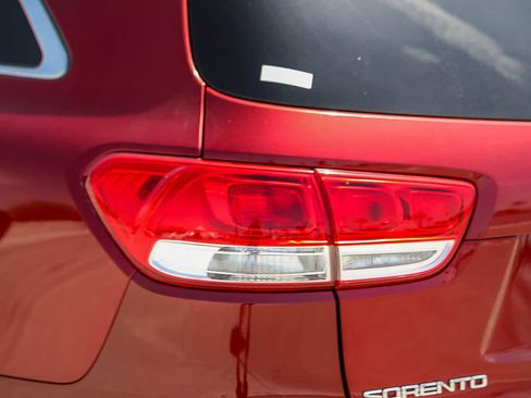 Used 2016 Kia Sorento LX w/ LX Convenience Package FWD image 9