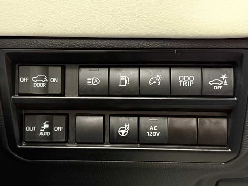 Used 2023 Toyota Sequoia Capstone AWD/4WD image 39