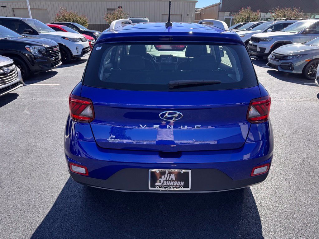 Used 2024 Hyundai Venue SEL FWD image 4