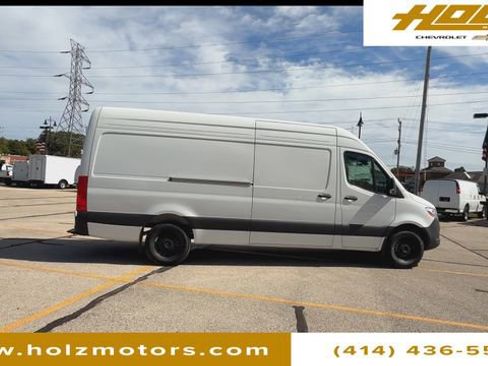 Used 2025 Mercedes-Benz Sprinter 2500 image 3