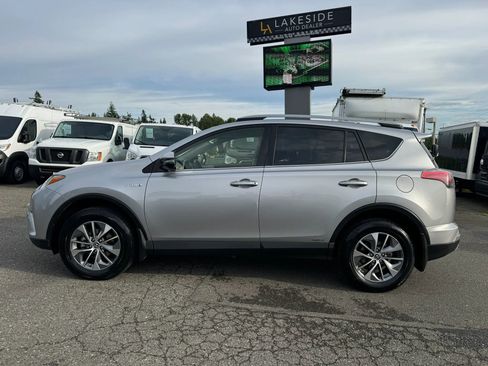 Used 2017 Toyota RAV4 XLE AWD/4WD image 8