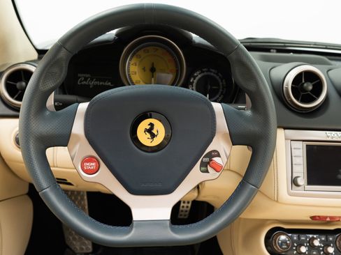 Used 2012 Ferrari California image 15